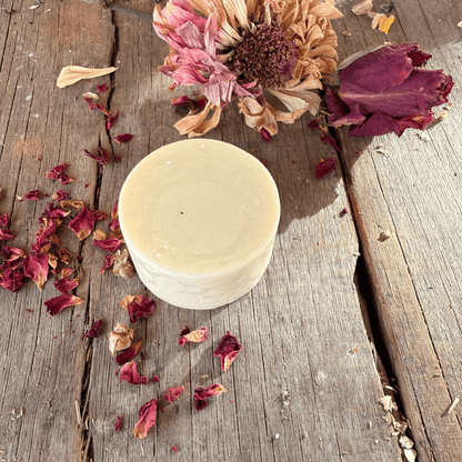 Using a nourishing conditioner bar on wavy and curly hair textures